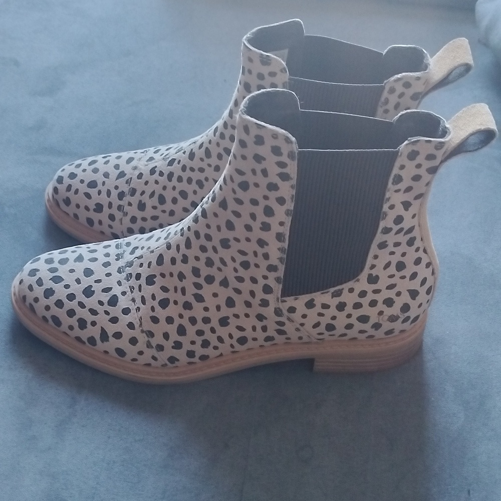 Tom's boots size 9